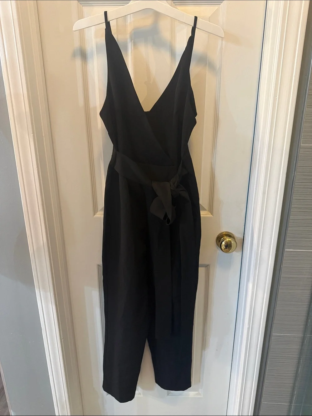ASOS Black‎ Sleeveless V-Neck Crop Jumpsuit with Waist Tie Size 2